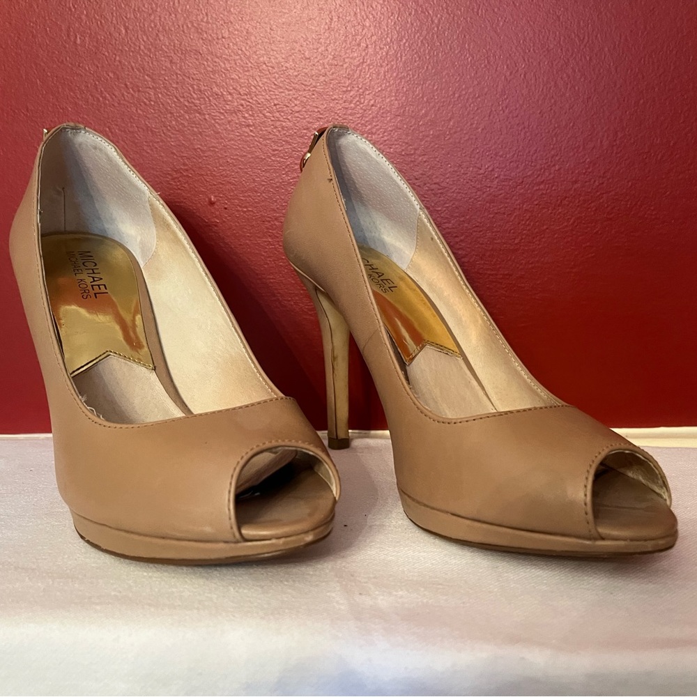 Michael Kors peep-toe, platform, nude colored, pumps, size 9